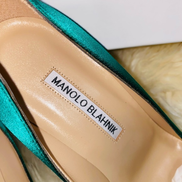 New with box authentic Manolo Blahnik hangisi heels - Picture 10 of 16